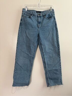 Calvin Klein Light Wash High-Rise Straight Leg Jeans w/Frayed Hem Size 10